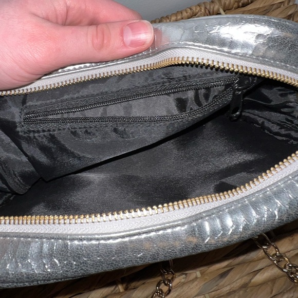 Victoria's Secret Crossbody Bag Silver - Picture 4 of 8